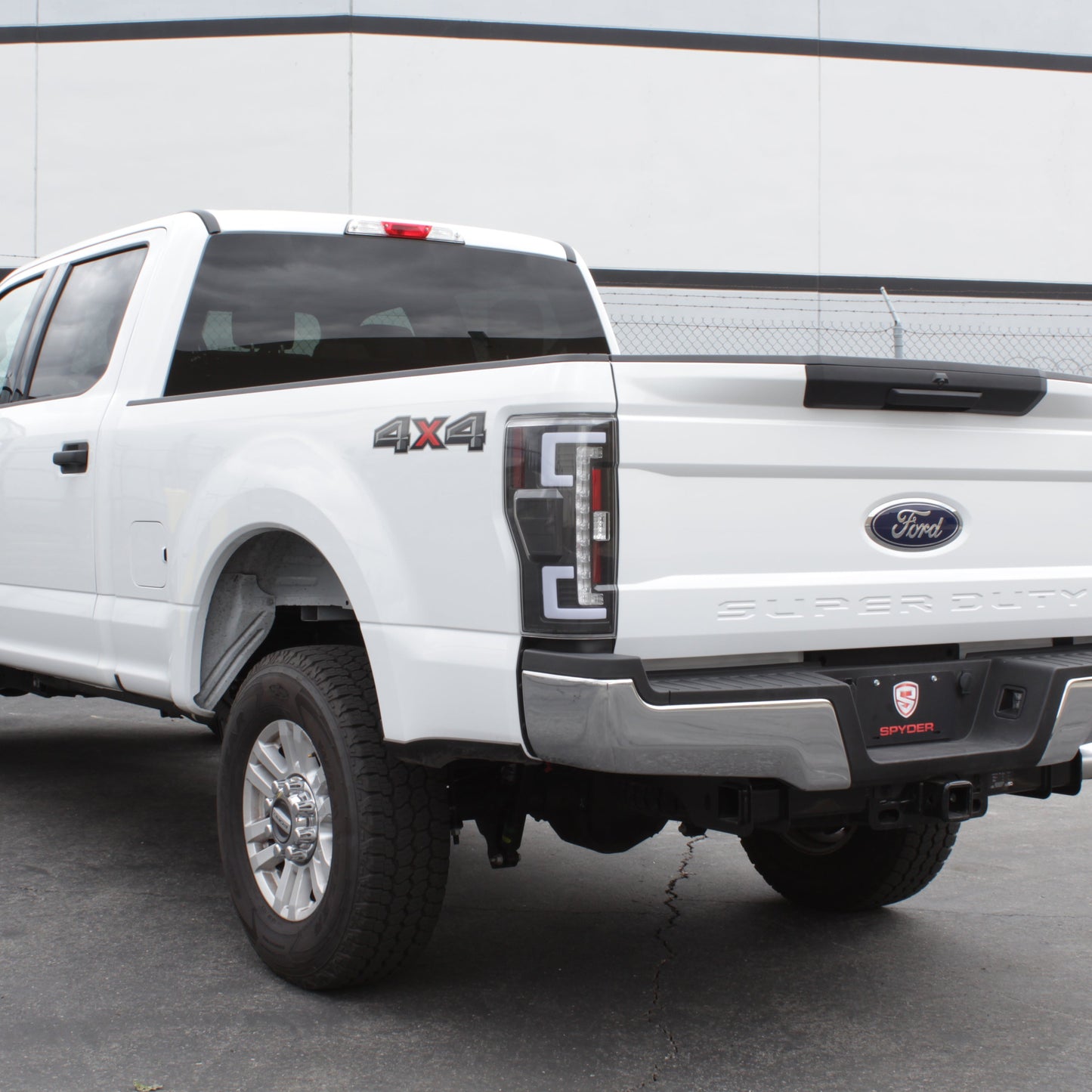 Spyder 17-18 Ford F-250 Super Duty (Excl LED Models) LED Tail Lights - Black (ALT-YD-FS17-LED-BK) 5085580