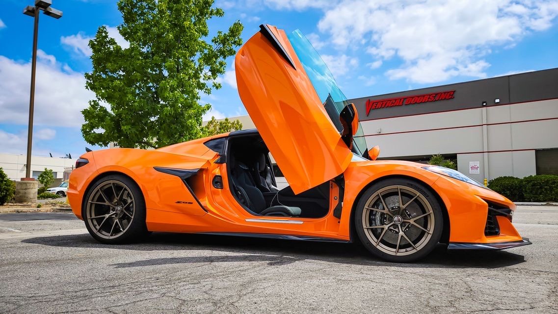 Vertical doors | Chevrolet Corvette C8 Z06 2023-2025 Lambo Door Conversion Kit