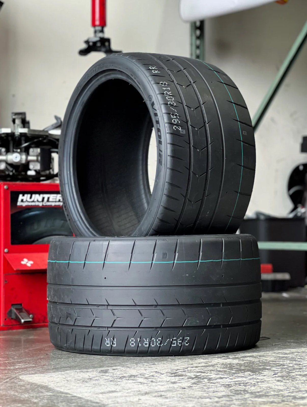 ViTour Tempesta P1 (Super 200 Treadwear)