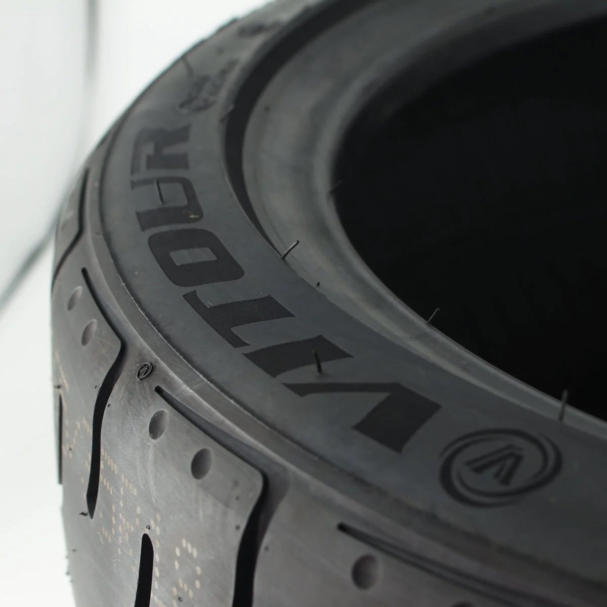 Vitour Tempesta Enzo V-03R (300 Treadwear)
