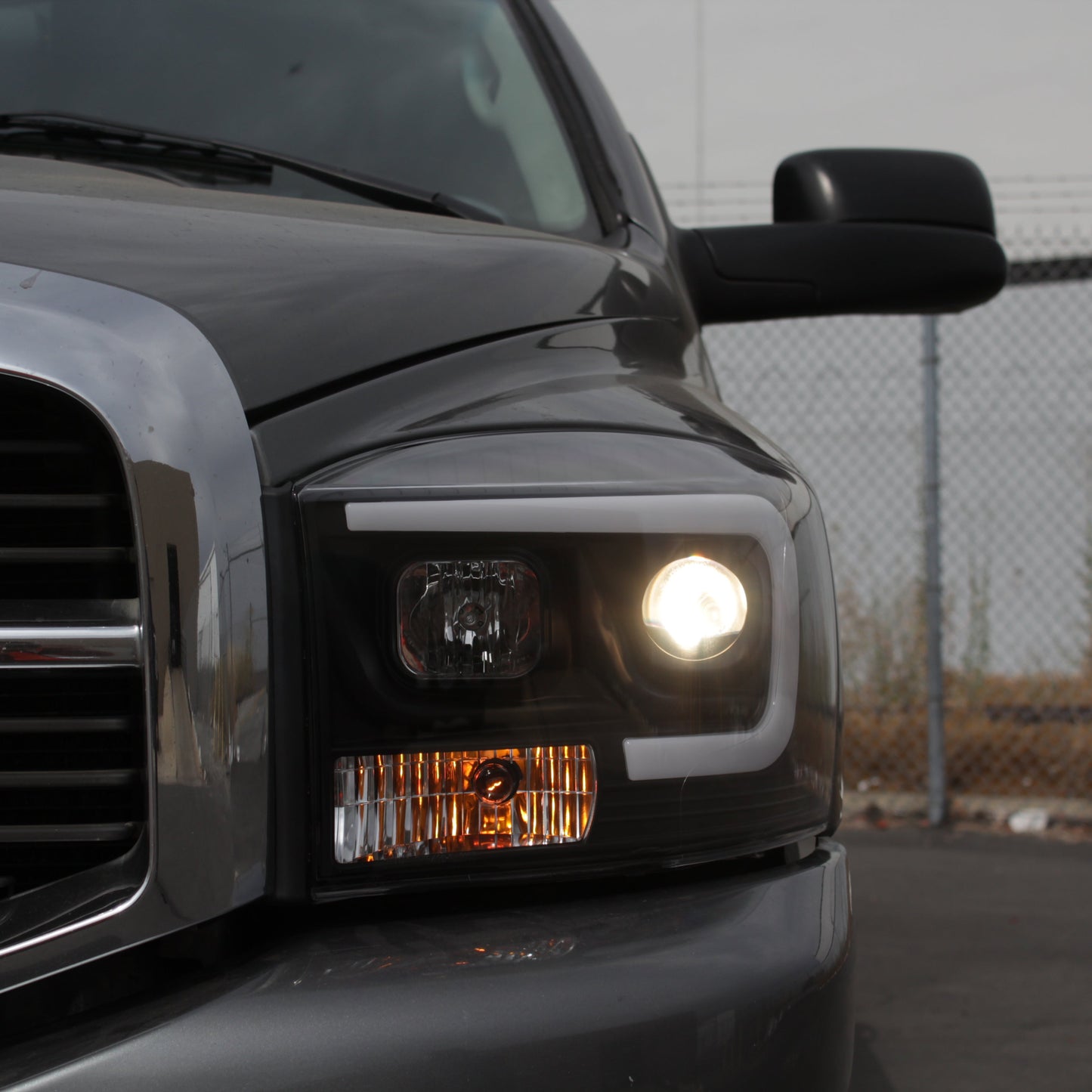 Spyder Dodge Ram 1500 06-08 V2 Projector Headlights - Light Bar DRL - Black (PRO-YD-DR06V2-LB-BK) 5085306