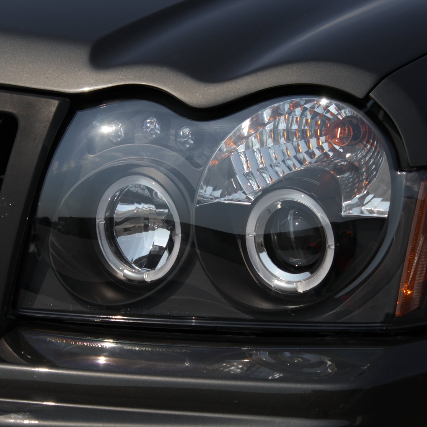 Spyder Jeep Grand Cherokee 05-07 Projector Headlights LED Halo LED Blk Low 9006 PRO-YD-JGC05-HL-BK 5011091