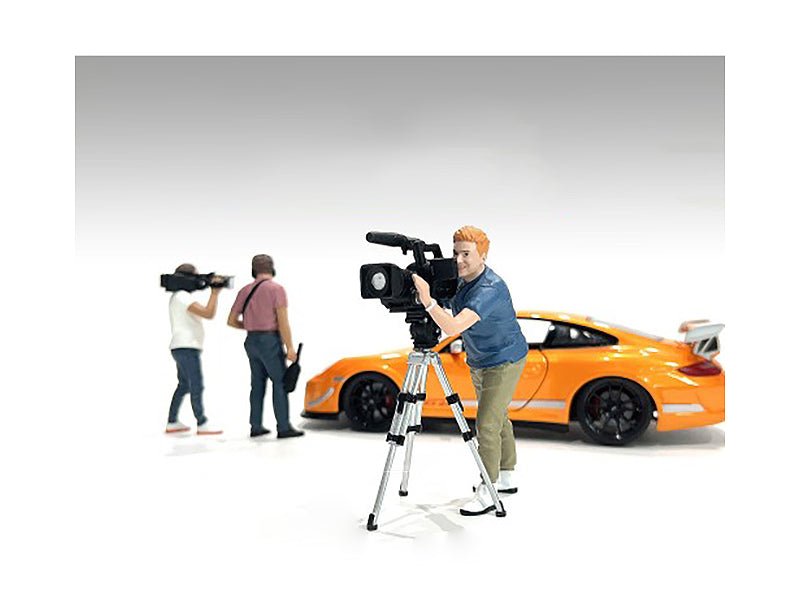 "On-Air" Figure 5 with Standing Camera for 1/24 Scale Models by American Diorama free shipping USA