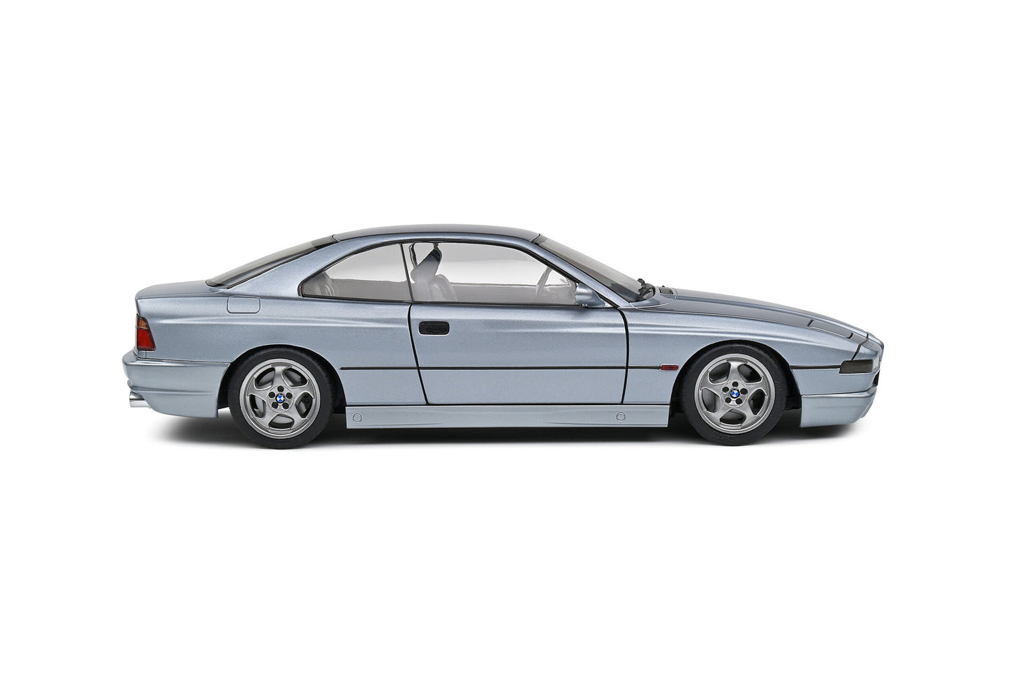 Solido 1992 BMW E31 850 CSi Coupe Arctic Silver Metallic 1:18 *Defect*