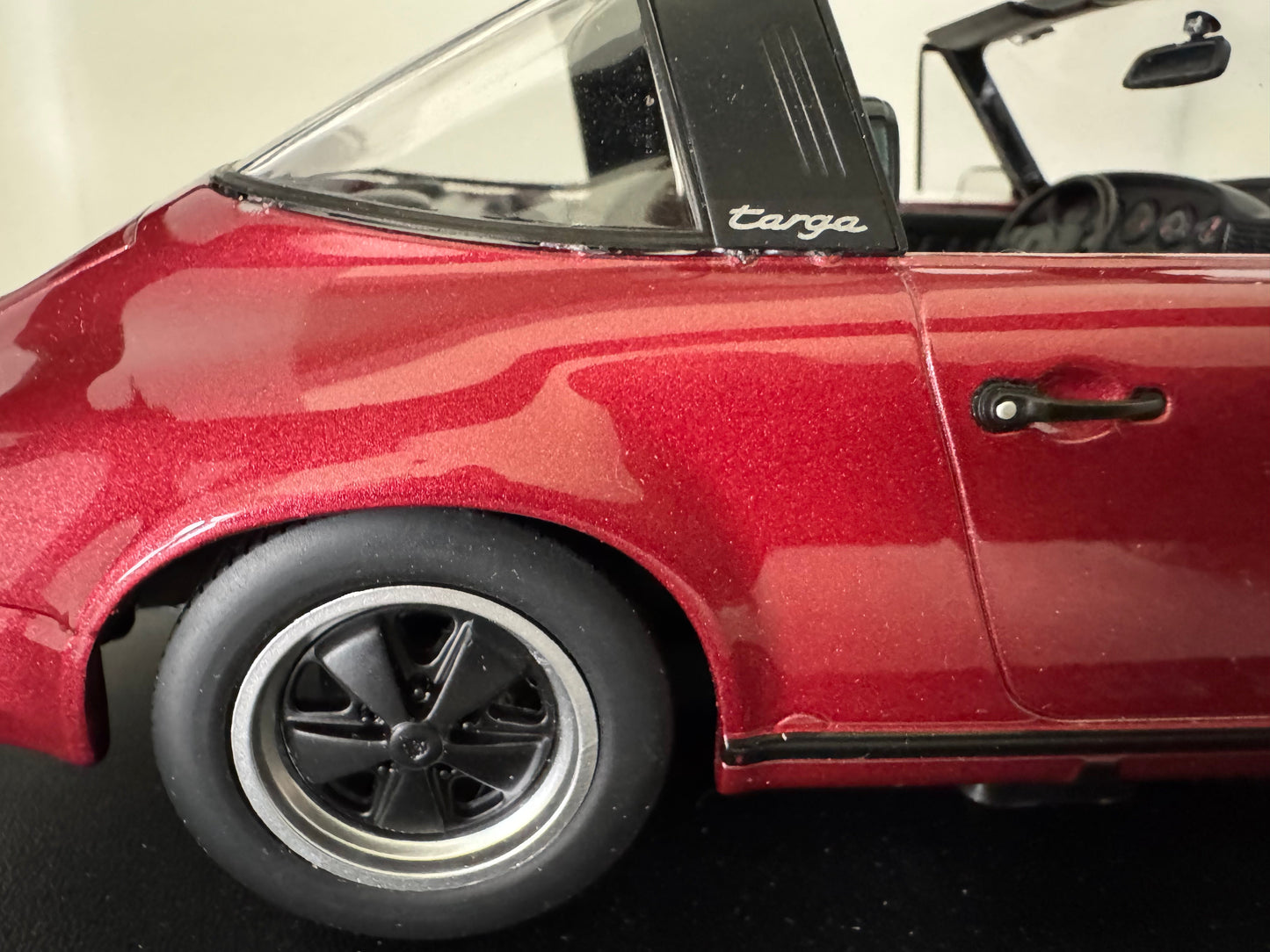KK Scale 1983 Porsche 911 SC Targa w/ Removable Roof G Series Wine Red 1:18 *Defect*