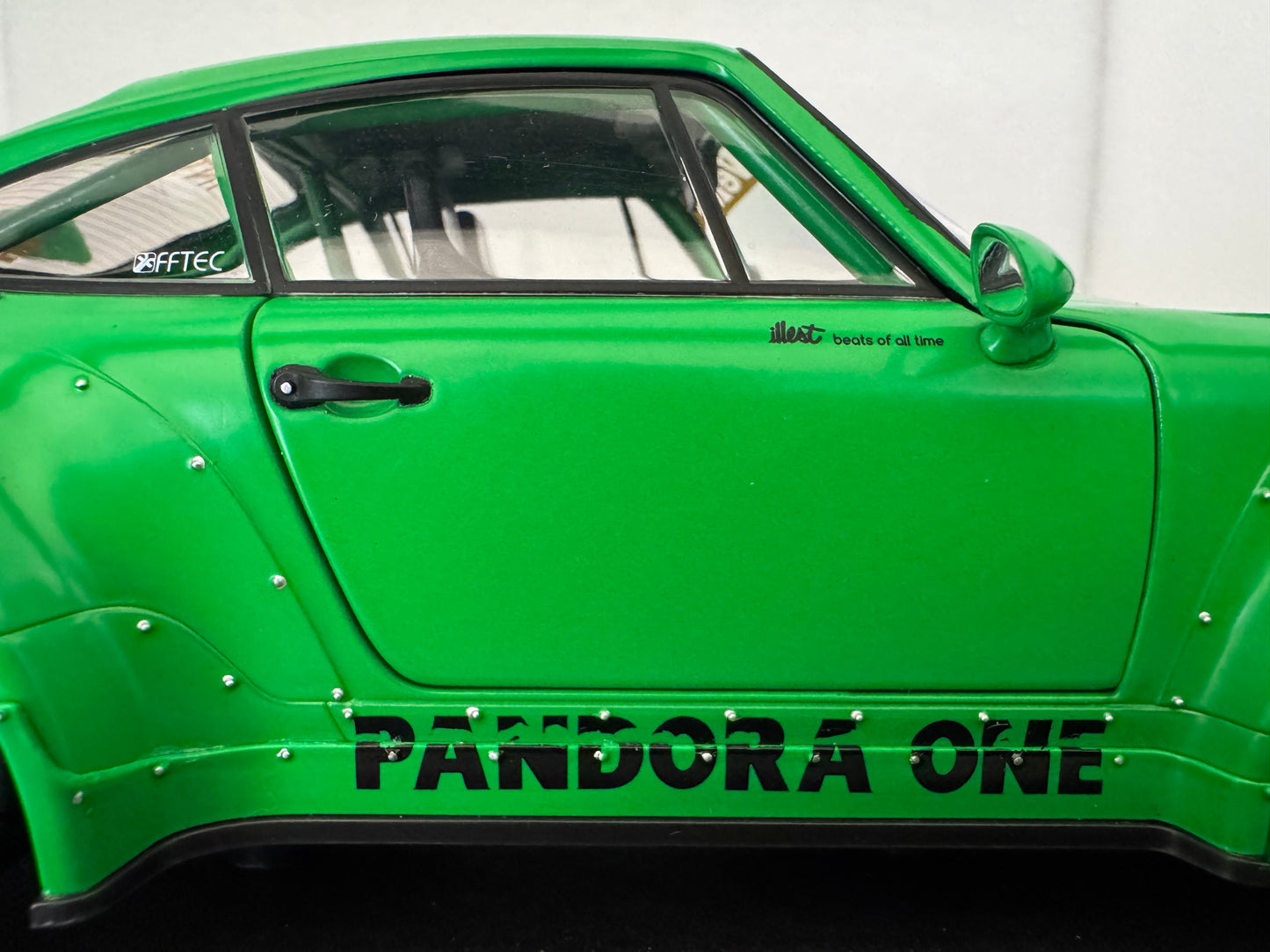 Solido 2011 Porsche RWB 964 Pandora One Green 1:18 *Defect*