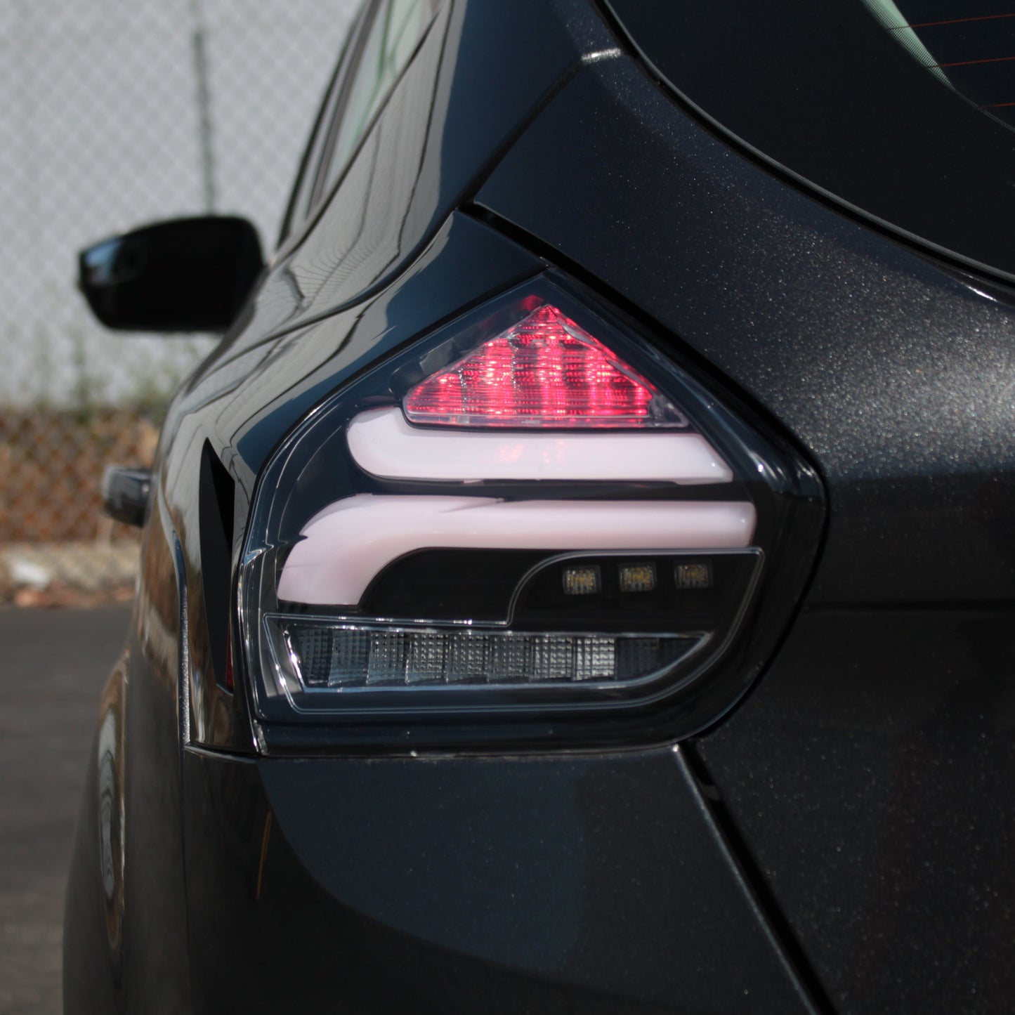 Spyder 15-17 Ford Focus Hatchback LED Tail Lights w/Indicator/Reverse - Black (ALT-YD-FF155D-LED-BK) 5085719
