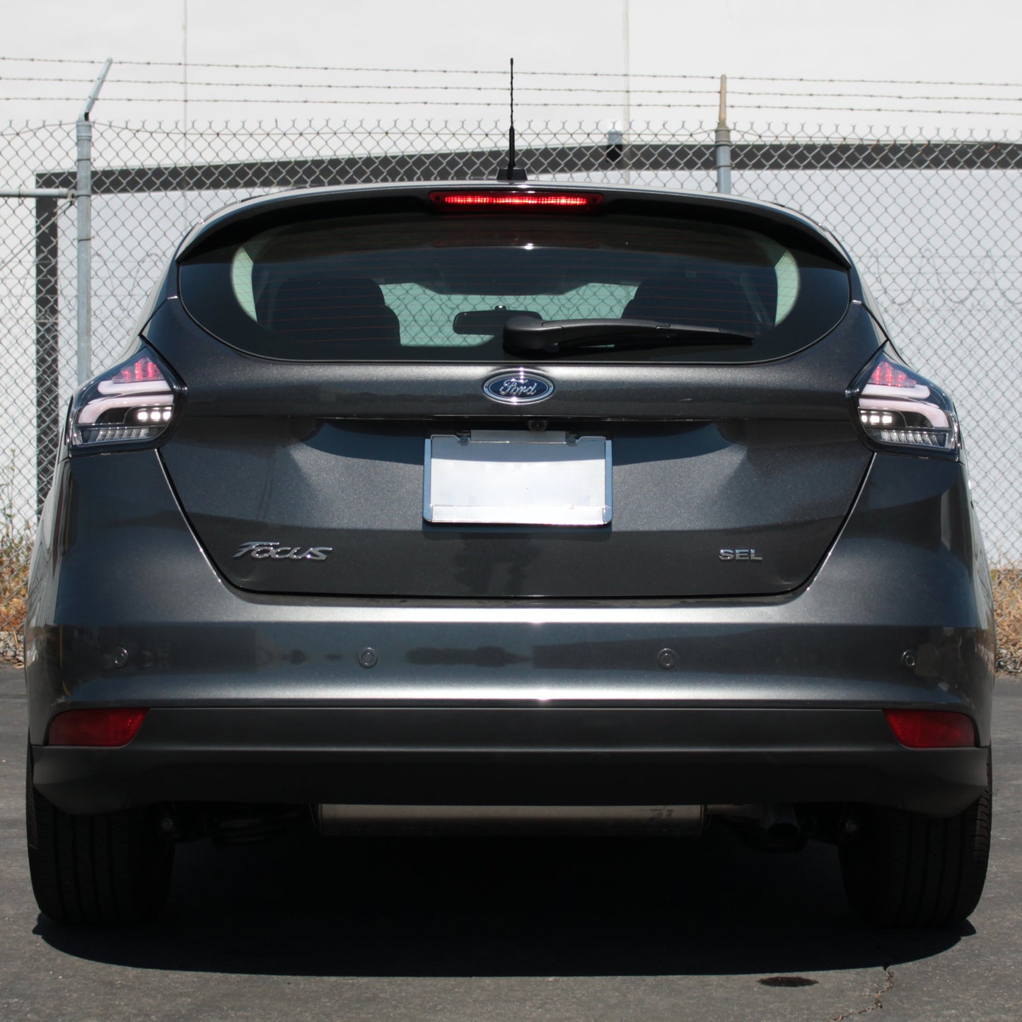 Spyder 15-17 Ford Focus Hatchback LED Tail Lights w/Indicator/Reverse - Black (ALT-YD-FF155D-LED-BK) 5085719