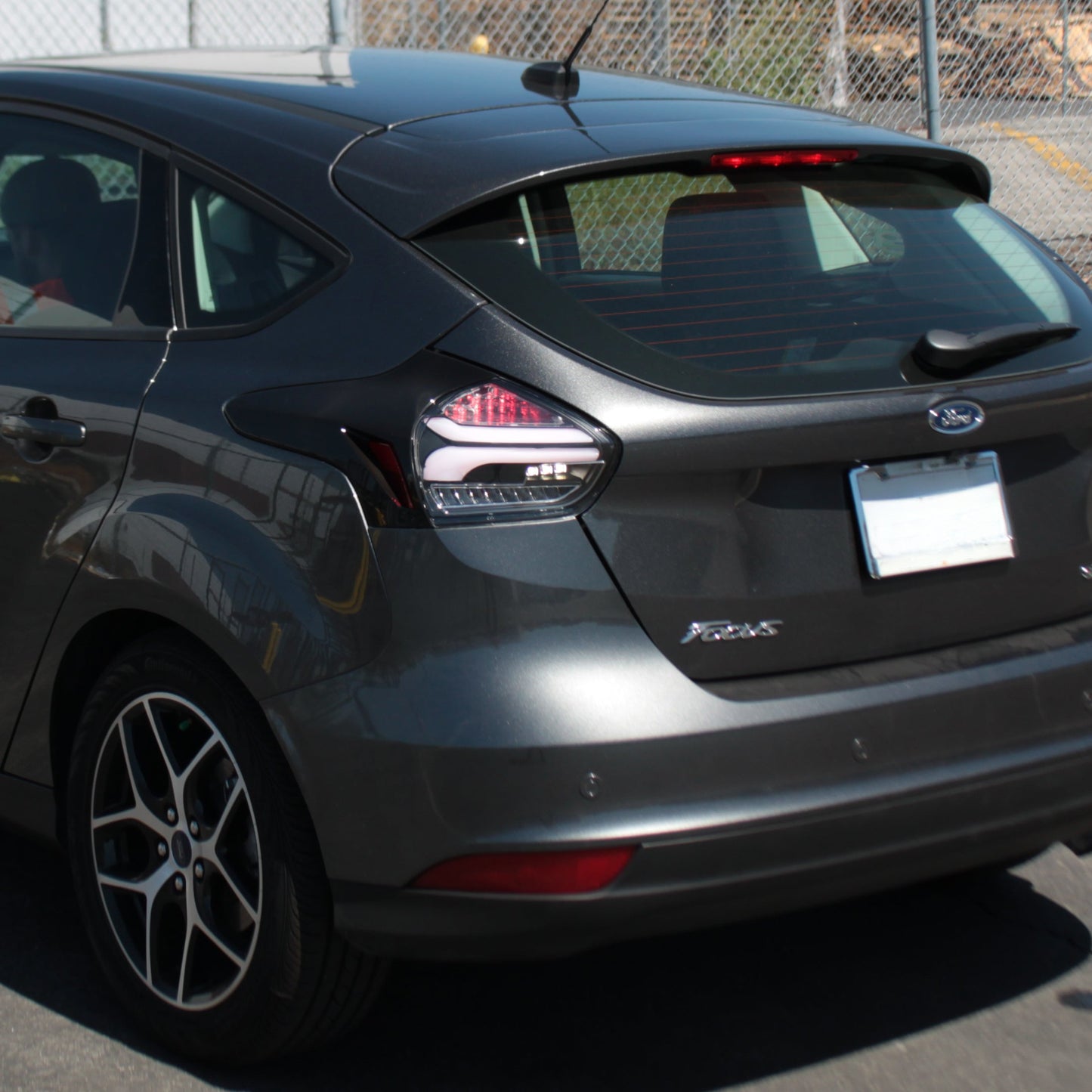 Spyder 15-17 Ford Focus Hatchback LED Tail Lights w/Indicator/Reverse - Black (ALT-YD-FF155D-LED-BK) 5085719