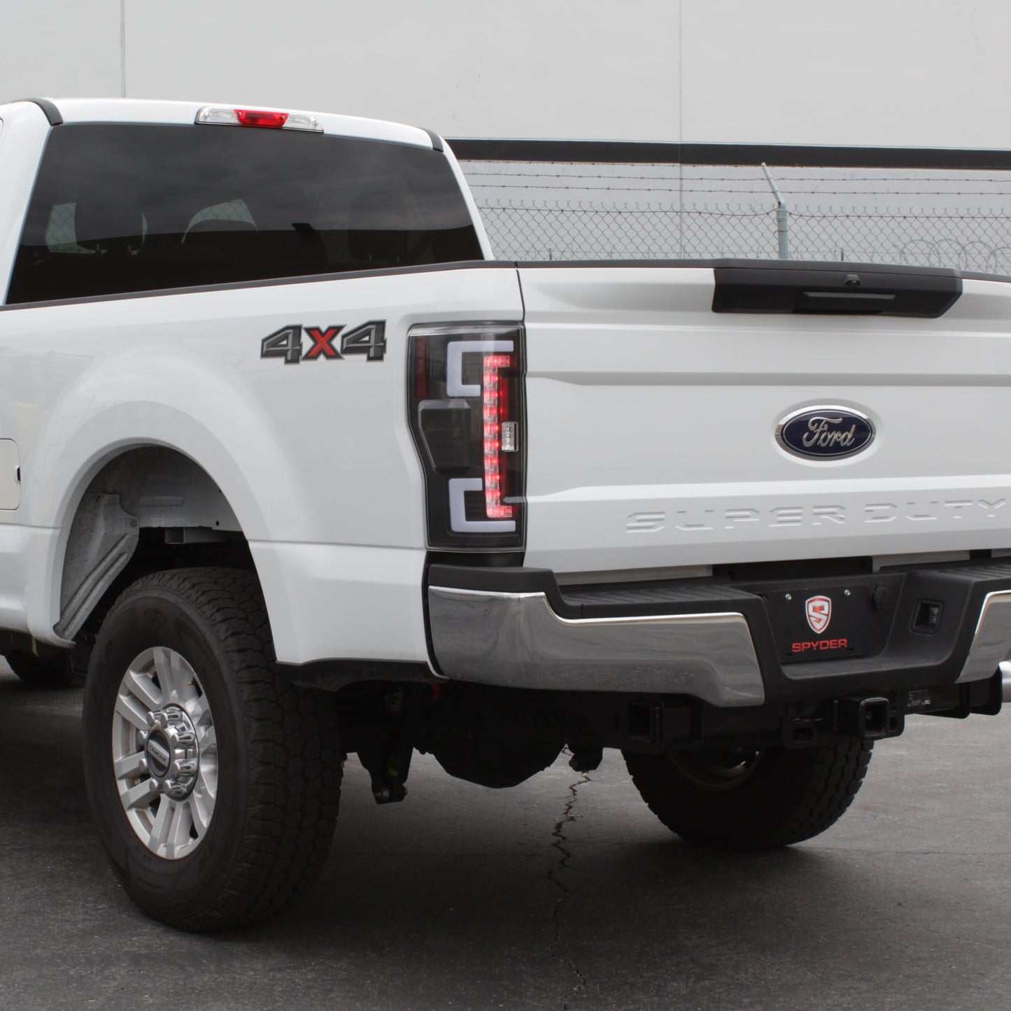 Spyder 17-18 Ford F-250 Super Duty (Excl LED Models) LED Tail Lights - Black (ALT-YD-FS17-LED-BK) 5085580