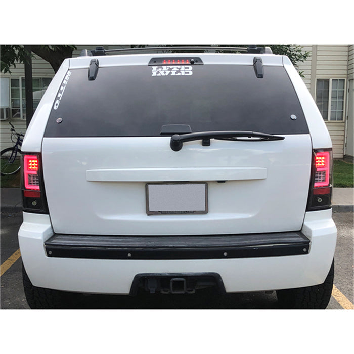 Spyder 07-10 Jeep Grand Cherokee Light Bar LED Tail Lights - Black ALT-YD-JGC07V2-LB-BK 5086655