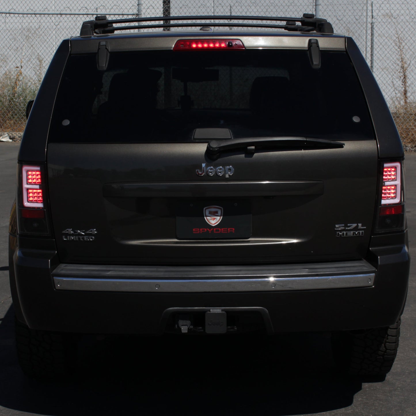 Spyder 07-10 Jeep Grand Cherokee Light Bar LED Tail Lights - Black Smoke ALT-YD-JGC07V2-LB-BSM 5086662