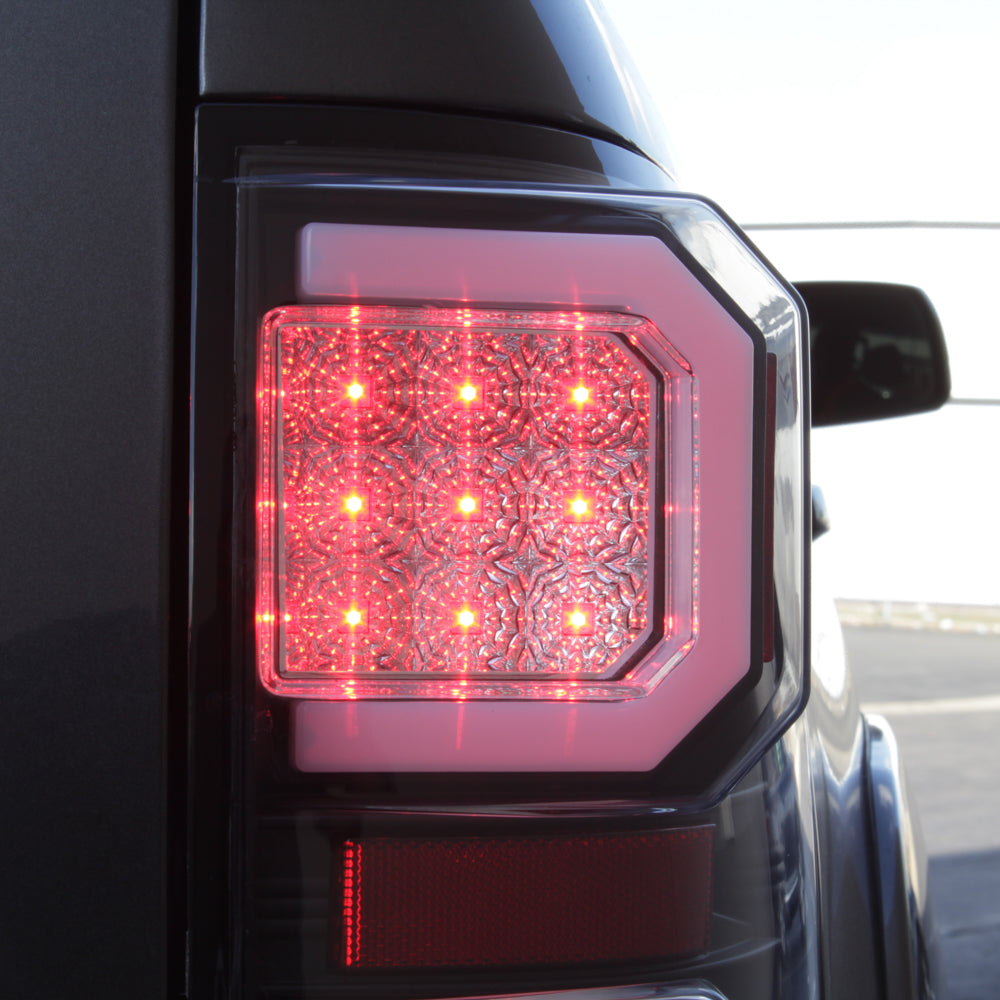 Spyder 07-13 Toyota Tundra V2 Light Bar LED Tail Lights - Black ALT-YD-TTU07V2-LB-BK 5085368