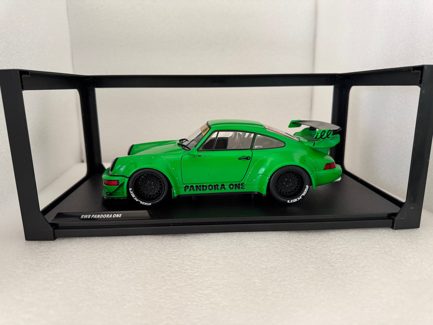 Solido 2011 Porsche RWB 964 Pandora One Green 1:18 *Defect*