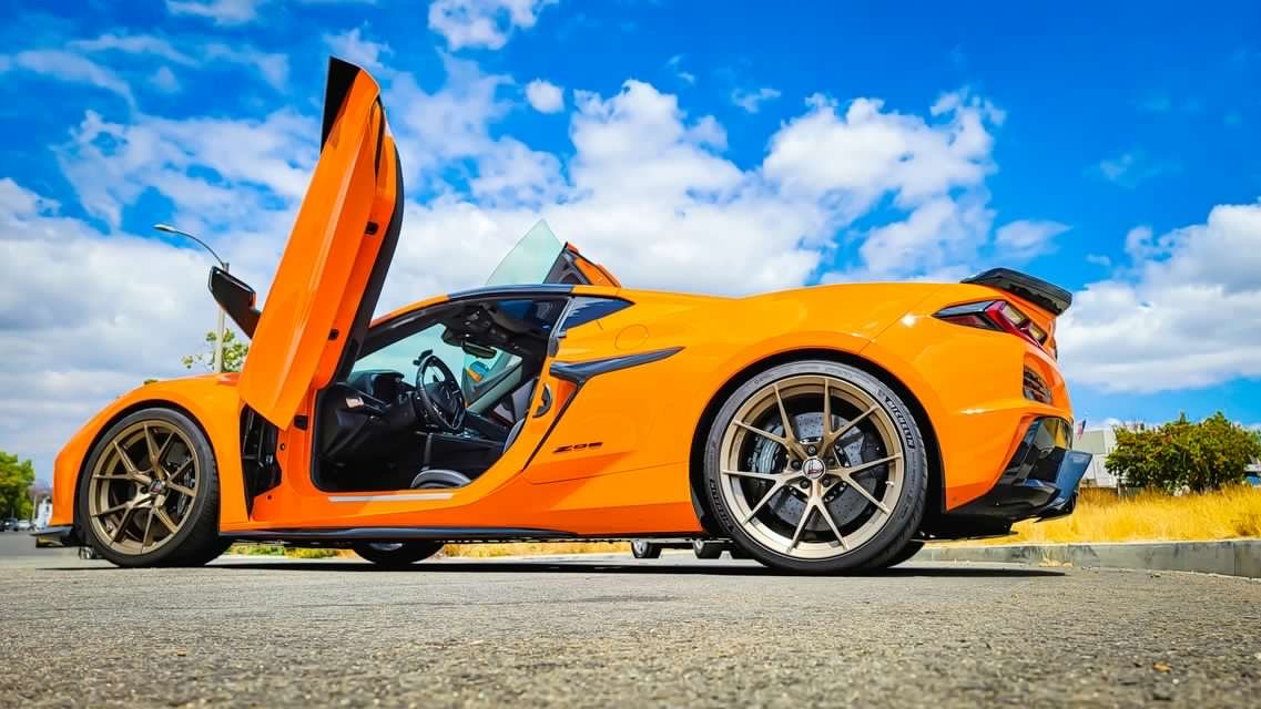 Vertical doors | Chevrolet Corvette C8 Z06 2023-2025  Lambo Door Conversion Kit