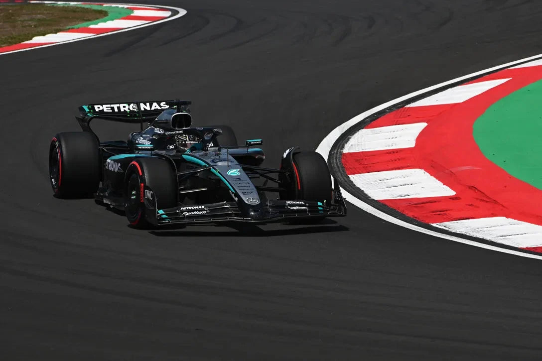 Spark-Model Mercedes W17 Team Mercedes-AMG Petronas #12 Winner Chinese GP 2026 (Antonelli) 1:18 WITH DISPLAY