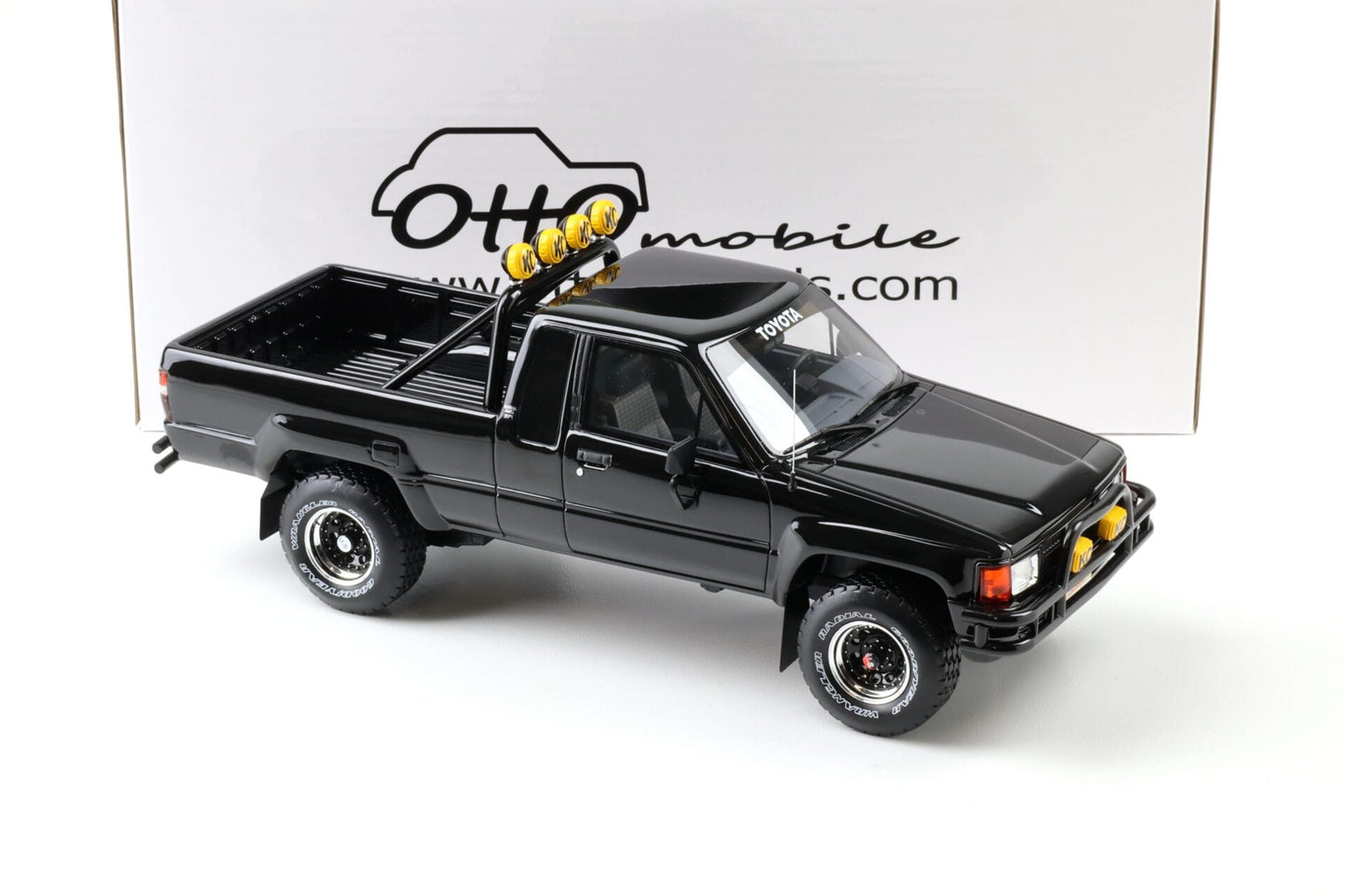 Otto 1985 Toyota Hilux SR5 Pickup Truck Glossy Black 202 1:18 *Damaged Box*