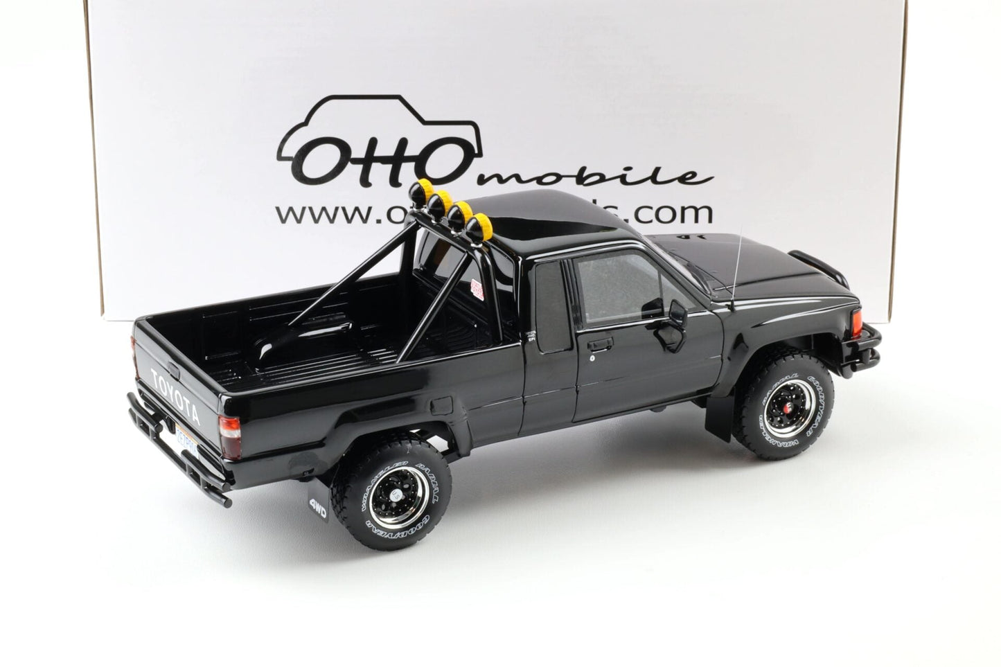 Otto 1985 Toyota Hilux SR5 Pickup Truck Glossy Black 202 1:18 *Damaged Box*