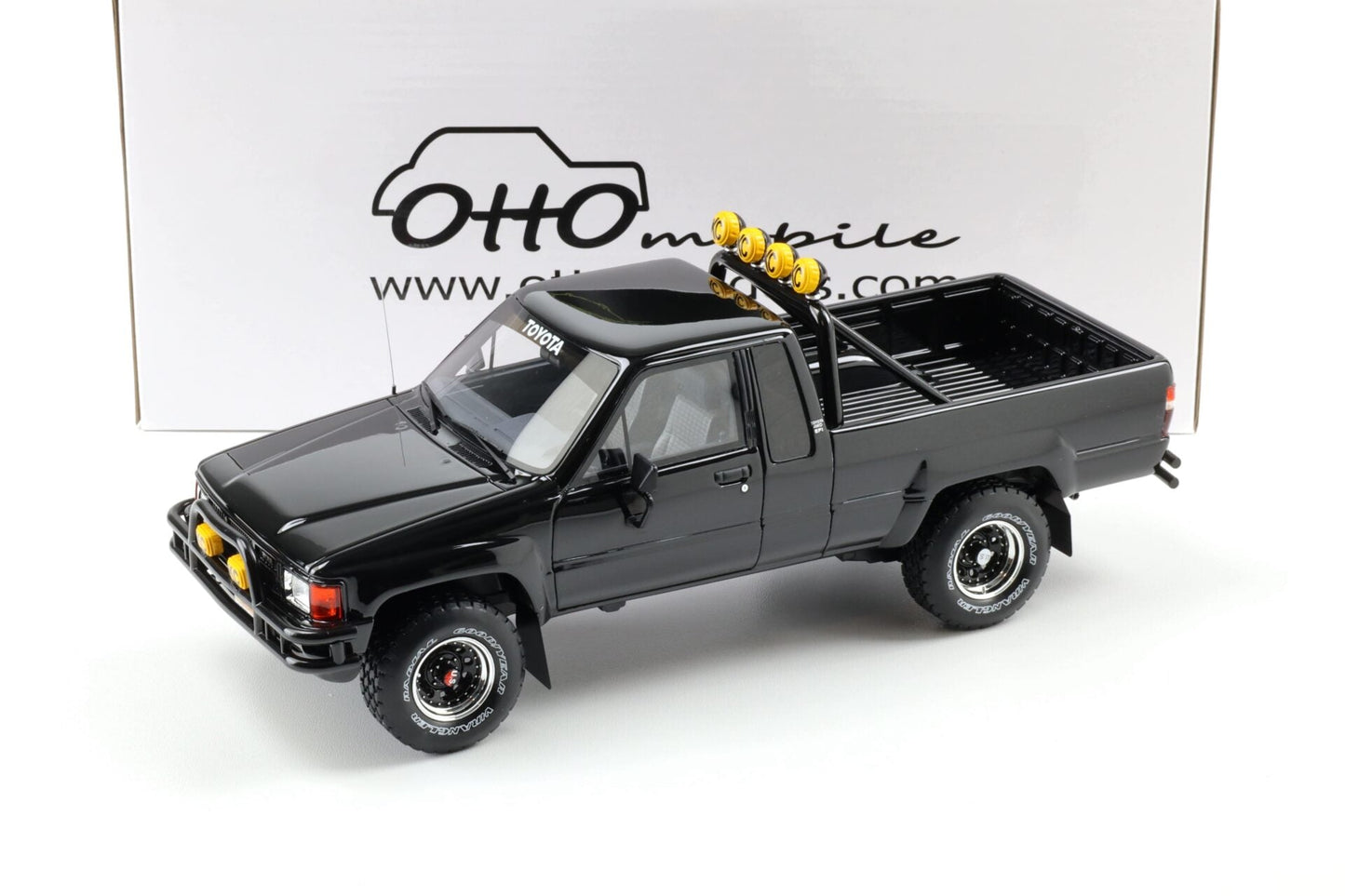 Otto 1985 Toyota Hilux SR5 Pickup Truck Glossy Black 202 1:18 *Damaged Box*