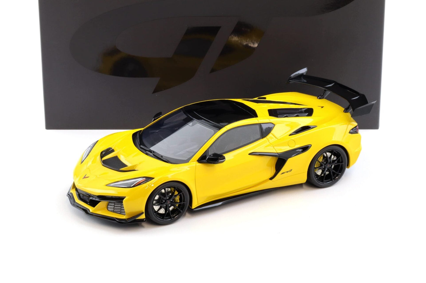 GT Spirit 2025 Chevy Corvette C8 ZR1 Competition Yellow Tintcoat 1:18 *Defect*