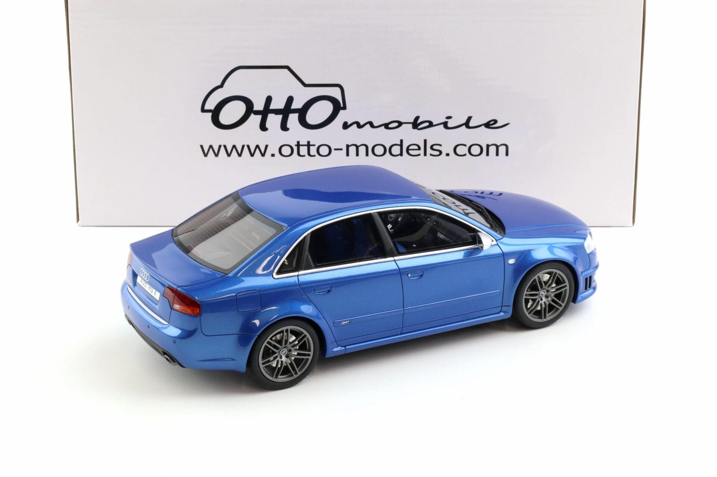 Otto 2007 Audi RS4 Sedan B7 4.2L V8 FSI Sprint Blue 1:18