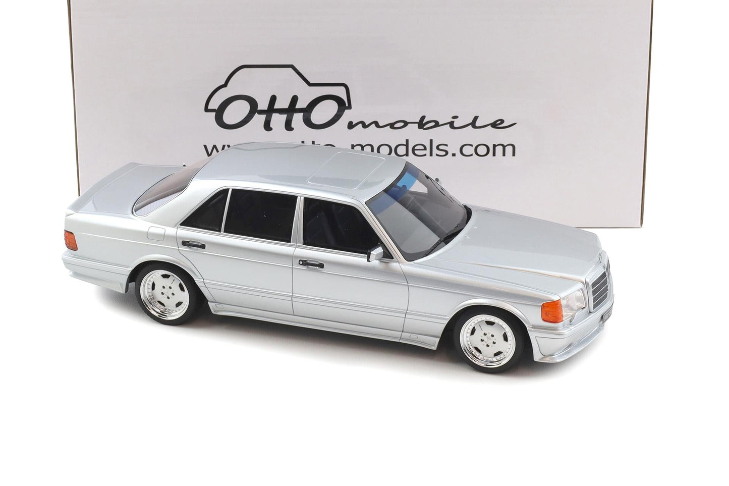 Otto 1989 Mercedes-Benz 560 6.0L SEL AMG W126 Brilliant Silver 1:18