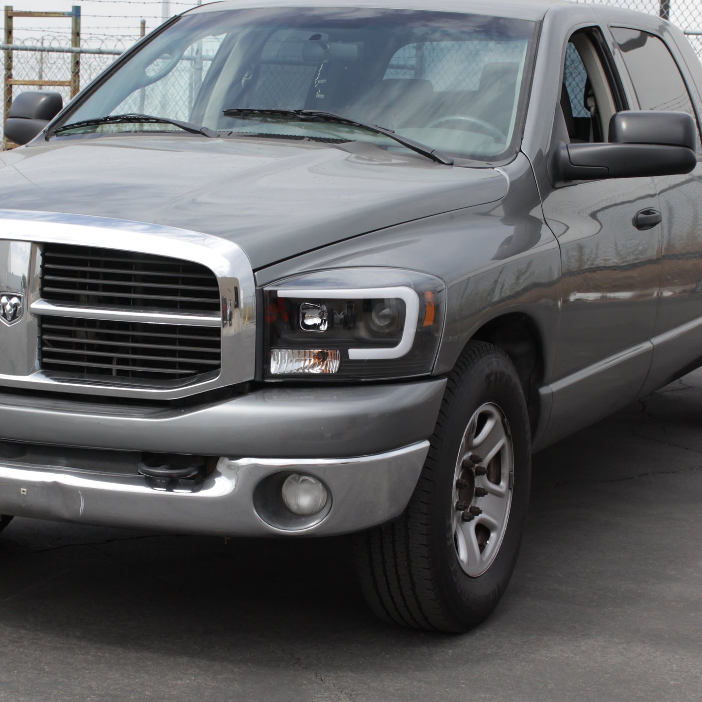 Spyder Dodge Ram 1500 06-08 V2 Projector Headlights - Light Bar DRL - Black (PRO-YD-DR06V2-LB-BK) 5085306