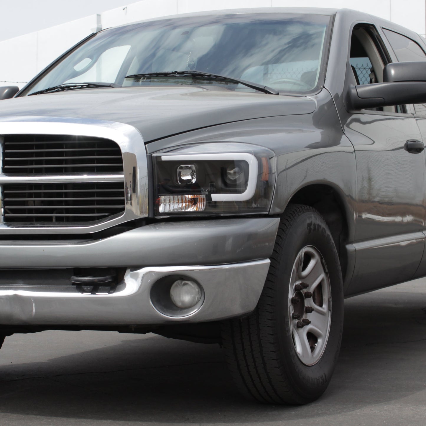 Spyder Dodge Ram 1500 06-08 V2 Projector Headlights - Light Bar DRL - Black (PRO-YD-DR06V2-LB-BK) 5085306