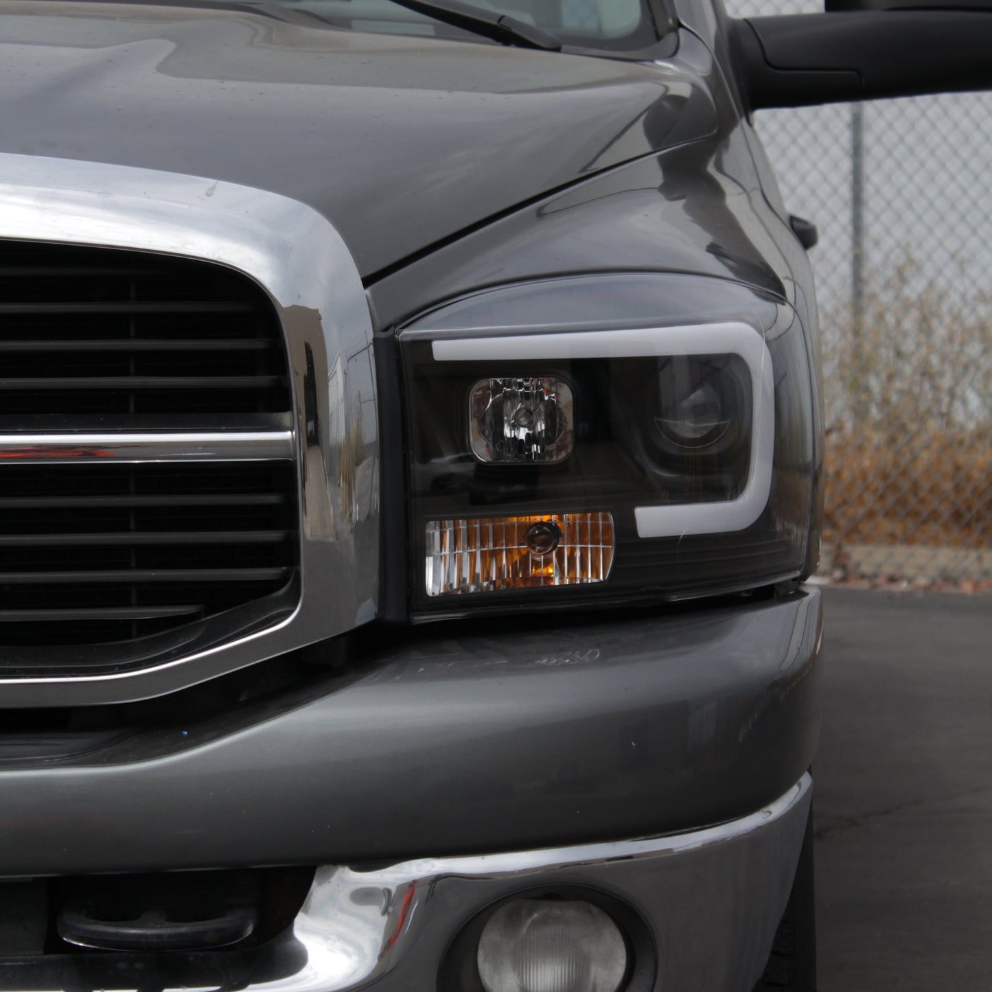Spyder Dodge Ram 1500 06-08 V2 Projector Headlights - Light Bar DRL - Black (PRO-YD-DR06V2-LB-BK) 5085306