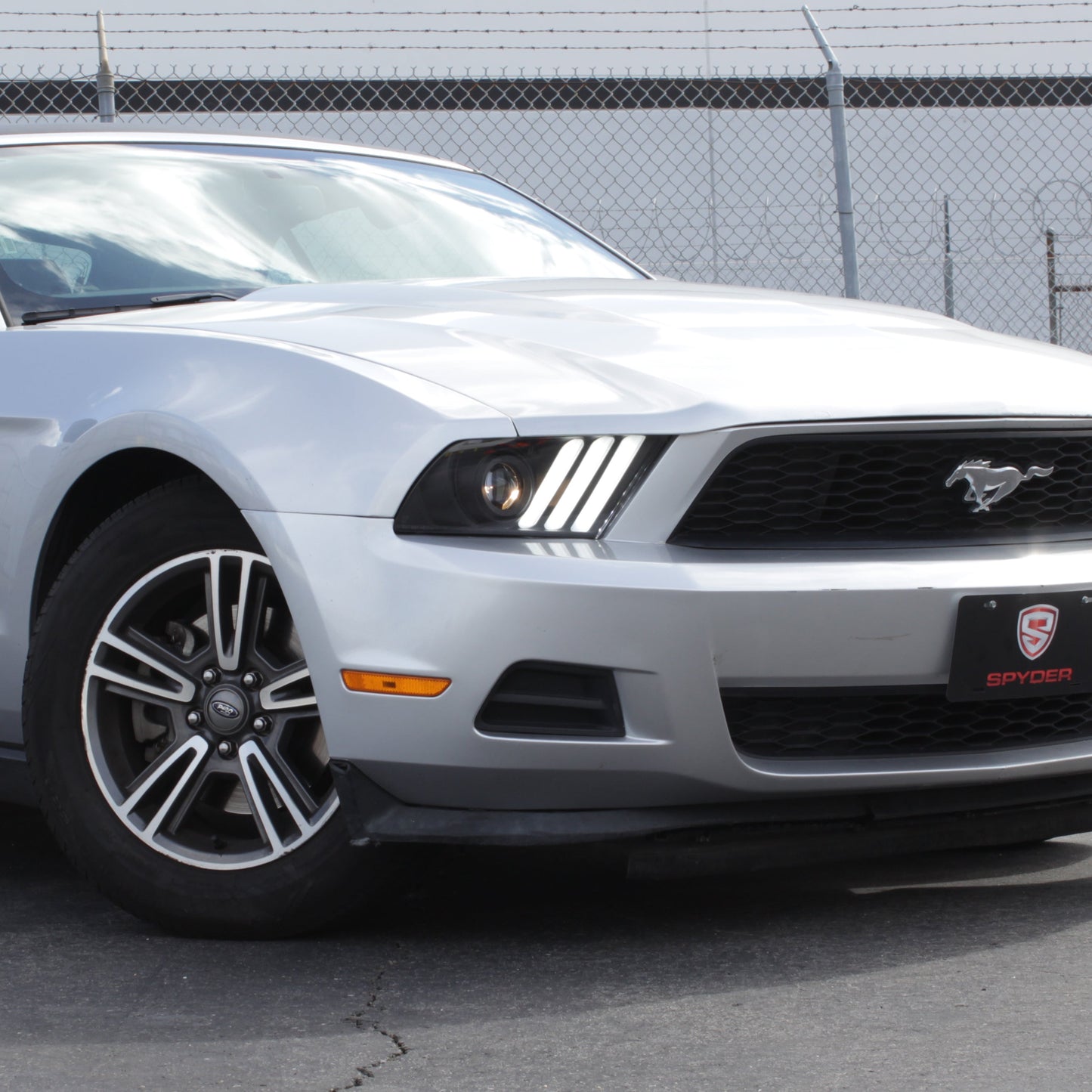 Spyder 10-13 Ford Mustang - Halogen - Projector Headlights - LED Signals -Black (PRO-YD-FM2010V2-BK) 5085429