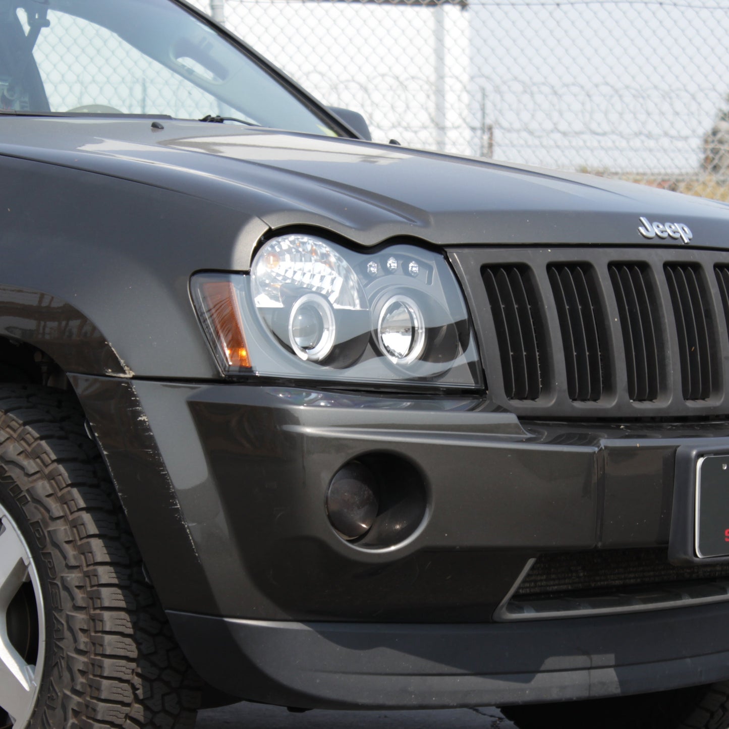 Spyder Jeep Grand Cherokee 05-07 Projector Headlights LED Halo LED Blk Low 9006 PRO-YD-JGC05-HL-BK 5011091