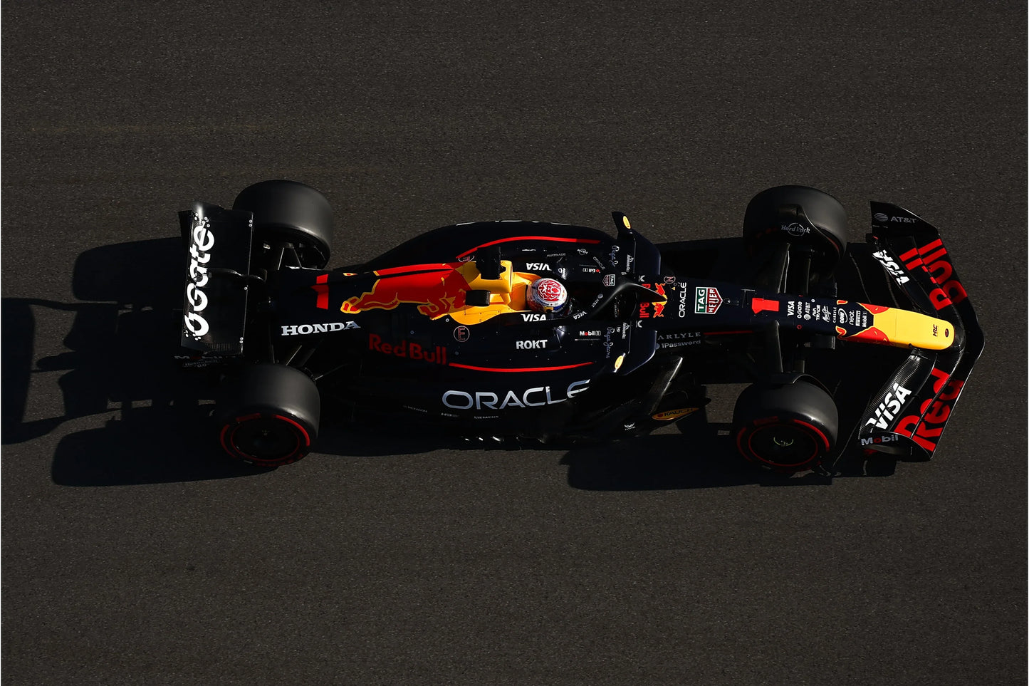 Spark-Model F1 RB21 Team Oracle Red Bull Racing #1 Winner Las Vegas GP 2025 (Verstappen) 1:18 WITH DISPLAY