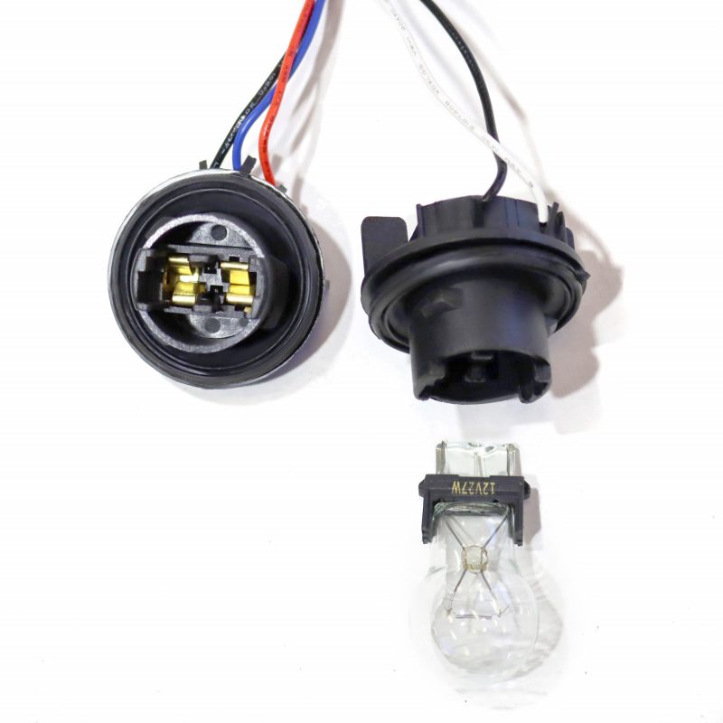AlphaRex 18-20 Ford F-150 Wiring Adapter OEM to AlphaRex Taillight Converter (Req 18-20 Ford F-150) 652200 *Discontinued