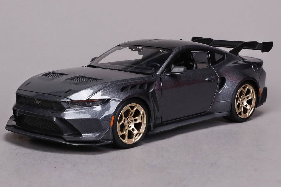 Maisto 2024 Ford USA Mustang GTD 5.2L V8 Coupe Grey 1:18