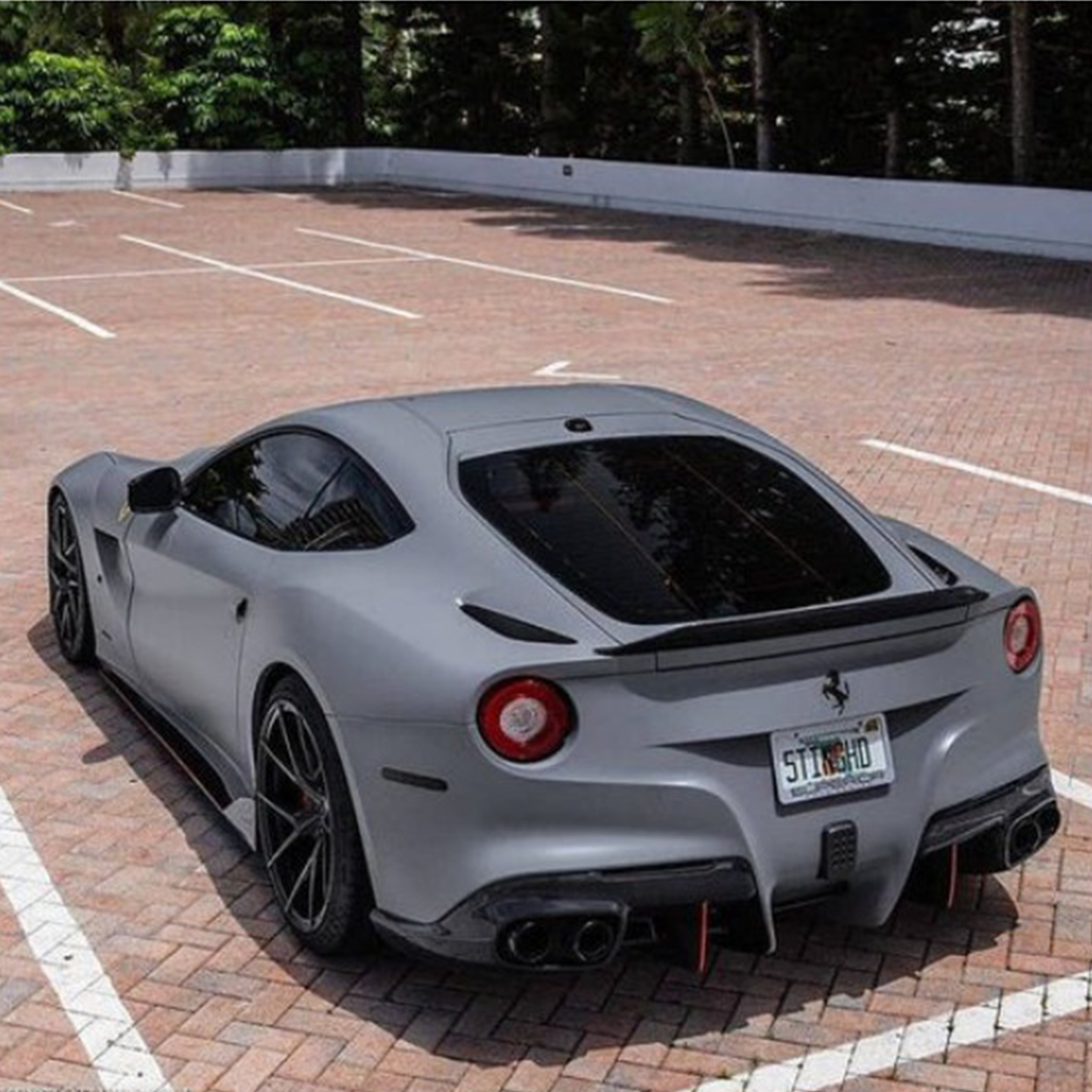 DNC Style Carbon Fiber Rear Spoiler for Ferrari F12